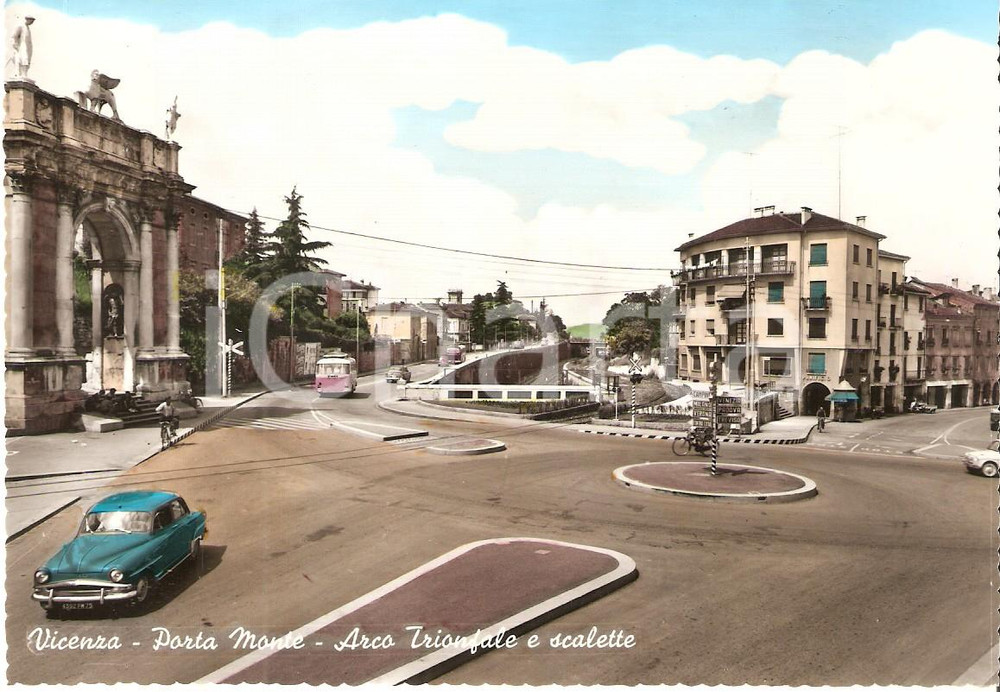 Cartolina originale da collezione 1955 ca VICENZA Porta Monte  Arco trionfale e scalette Cartolina FG VG 1