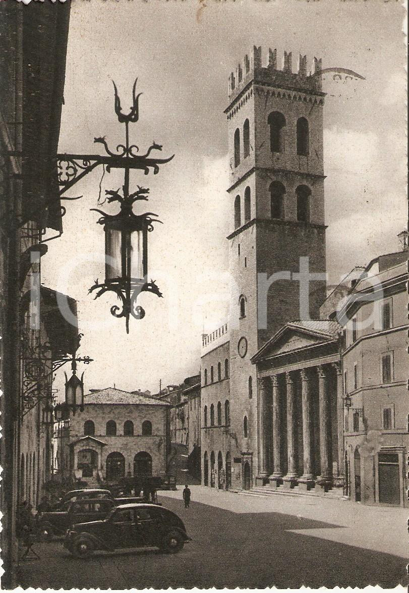 Cartolina originale da collezione 1955 ASSISI PG Automobili in Piazza del Comune Cartolina FG VG 1