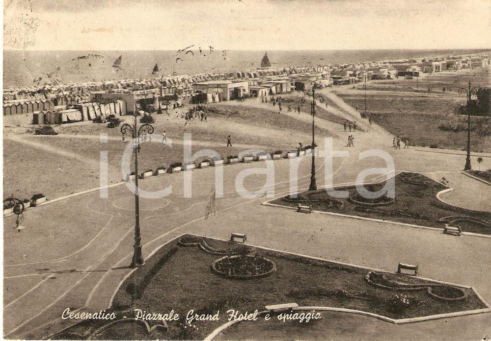 Cartolina originale da collezione 1958 CESENATICO FC Piazzale Grand Hotel e spiaggia Cartolina FG VG 1