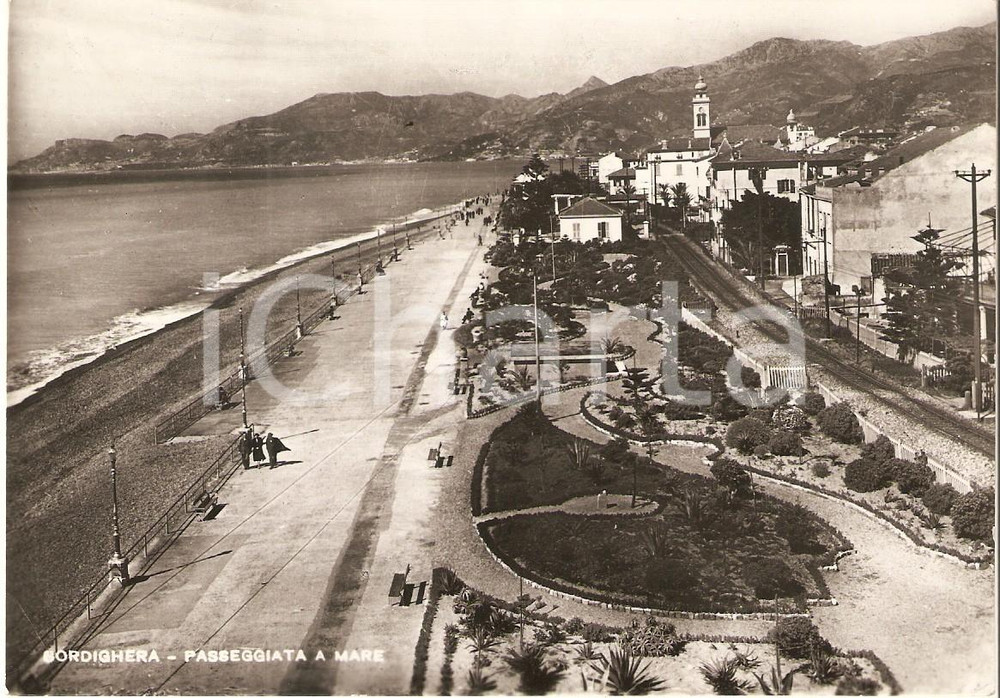 Cartolina originale da collezione 1950 BORDIGHERA IM Passeggiata a mare ANIMATA Cartolina FG VG 1