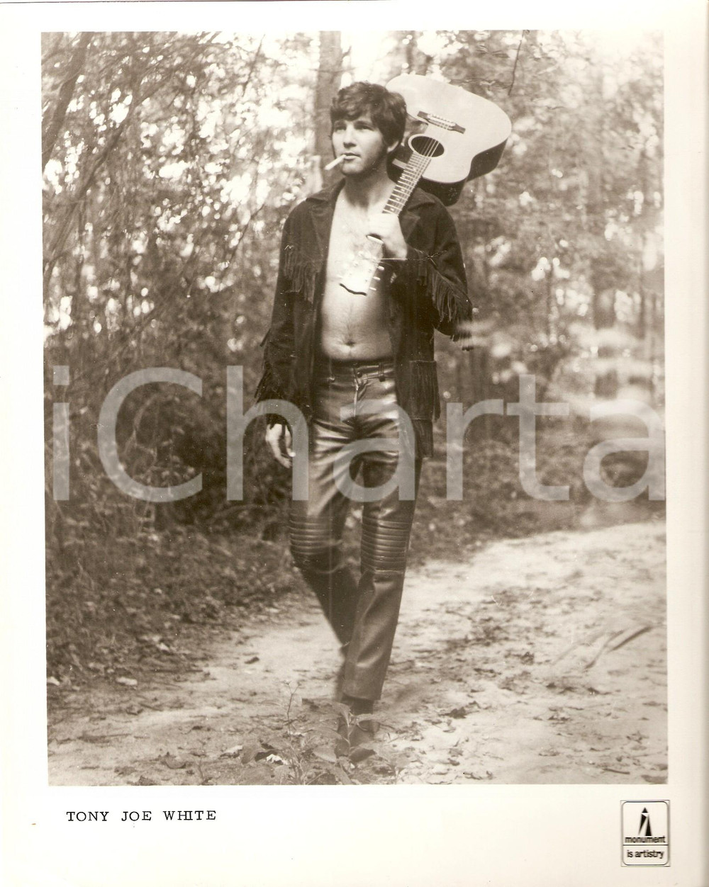 Fotografia d epoca originale 1970 ca MUSICA Tony Joe WHITE Ritratto con sigaretta e chitarra Foto SERIALE 1