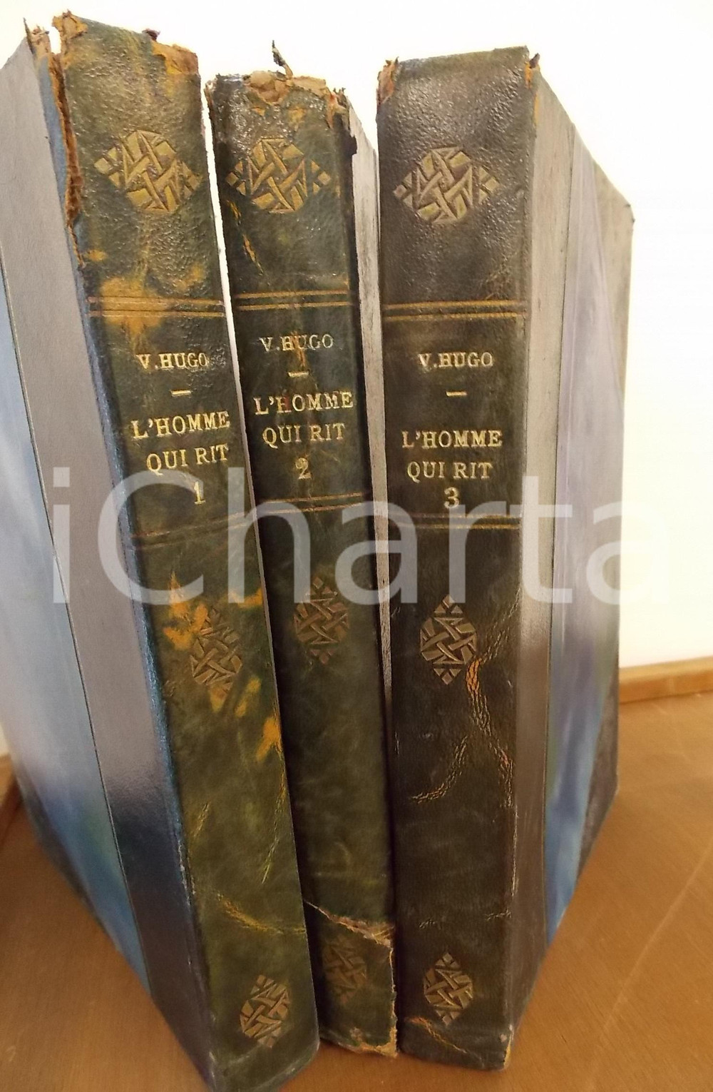 Libro, pubblicazione d epoca 1927 Victor HUGO L homme qui rit TRE VOLUMI Edizioni HETZEL 1