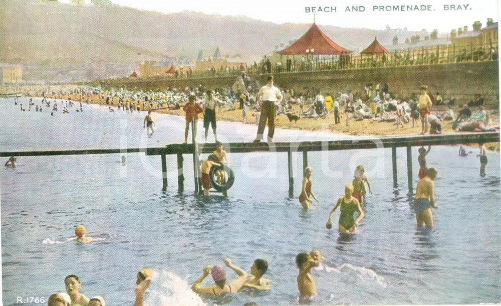 Cartolina originale da collezione 1953 BRAY IRLANDA Tuffi e bagni alla spiaggia Cartolina postale FP NV 1