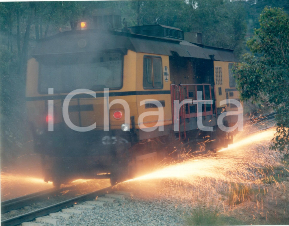 Fotografia d epoca originale 1975 ca TASMANIA AUSTRALIA Locomotiva di manovra in frenata Fotografia 1