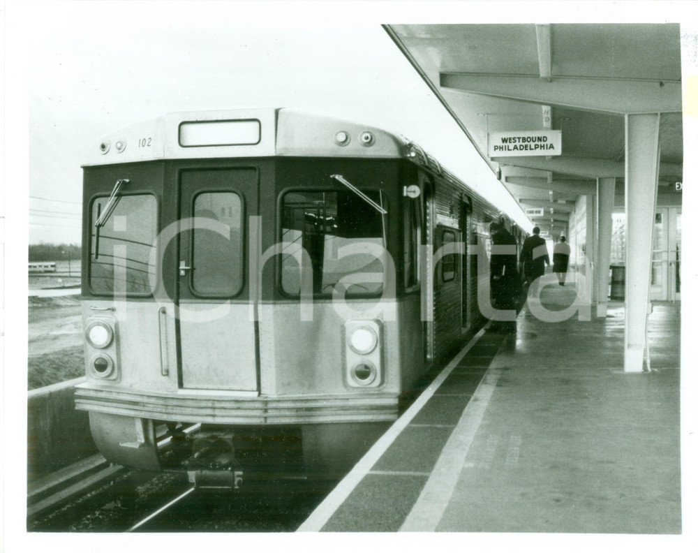 Fotografia d epoca originale 1980 ca WESTBOUND PHILADELPHIA USA Ferrovie AMTRAK Locomotiva 102 Foto seriale 1