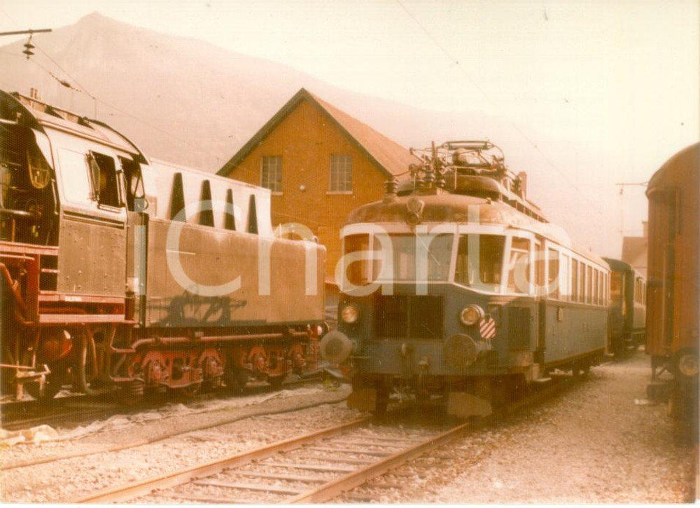 Fotografia d epoca originale 1975 ca SVIZZERA OensingenBalstahlBahn Locomotiva sul binario Fotografia 1
