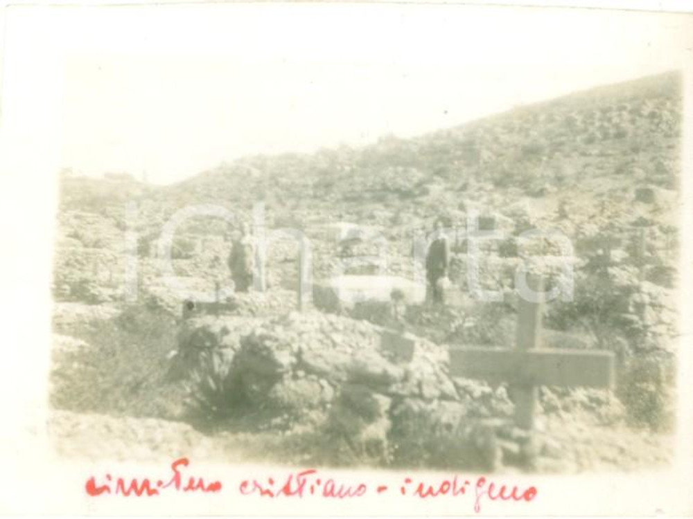 Fotografia d epoca originale 1936 ASMARA ERITREA Il cimitero cristiano indigeno Fotografia ANIMATA cm 9 x 6 1