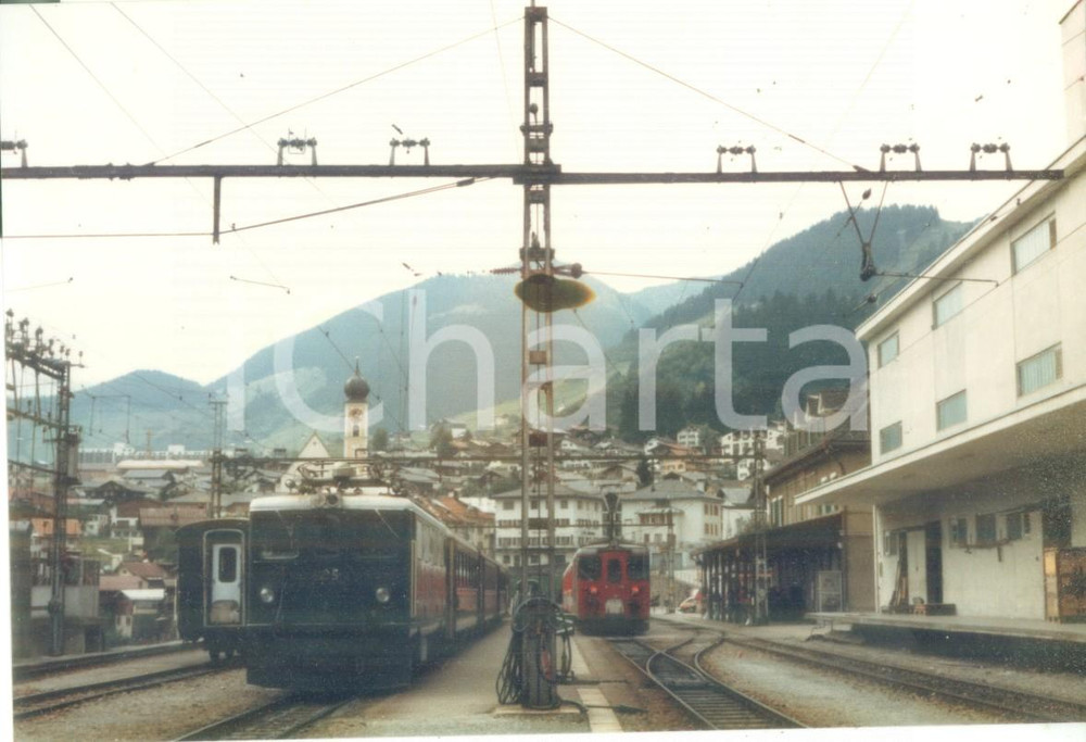 Fotografia d epoca originale 1975 SVIZZERA RhÃ¤tische Bahn BERNINA EXPRESS Locomotiva entra in stazione Foto 1