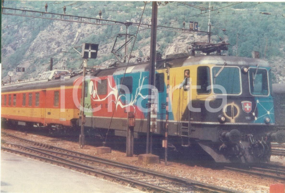 Fotografia d epoca originale 1984 SVIZZERA Ferrovia del BRUNIG SBB CFF FFS Locomotiva dipinta Fotografia 1