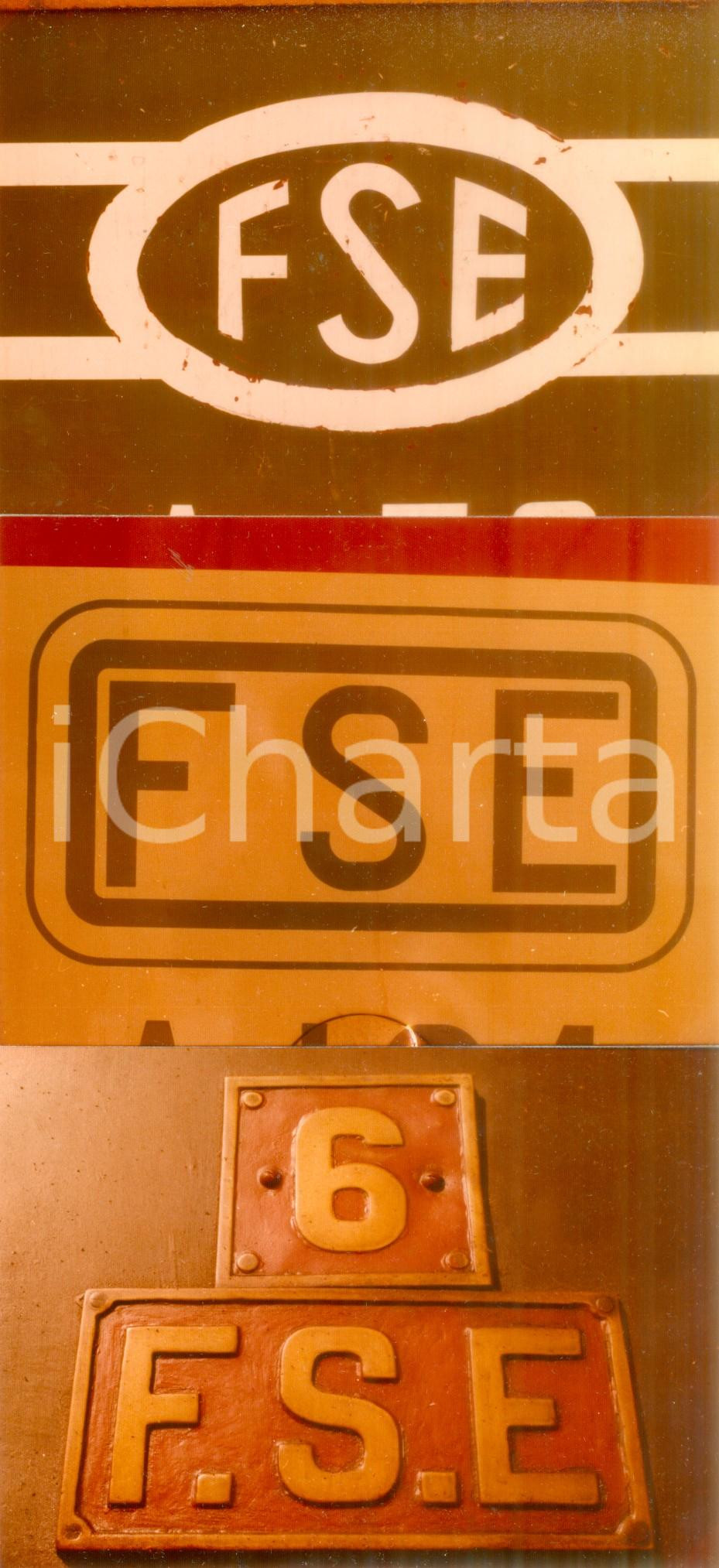 Fotografia d epoca originale 1975 ca FERROVIE DEL SUD EST Stemmi sui vagoni Lotto 3 fotografie 1