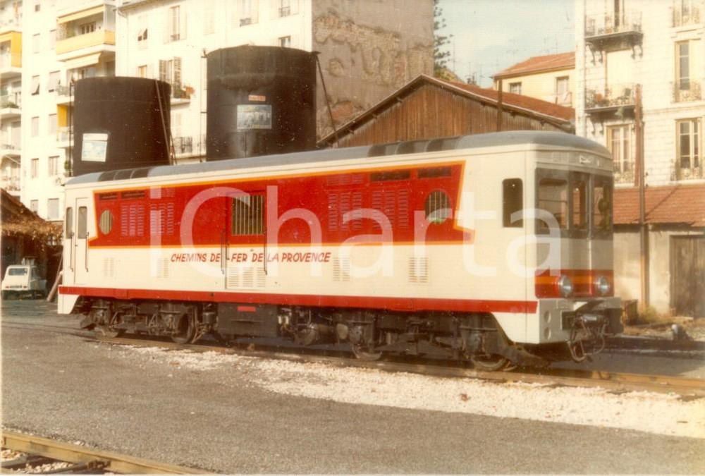 Fotografia d epoca originale 1975 ca FRANCE Chemins de Fer de la PROVENCE Locomotiva in deposito Fotografia 1