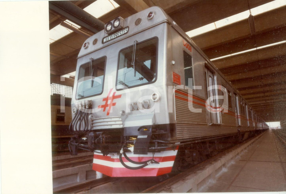 Fotografia d epoca originale 1970 ca SAN PAOLO BRASILE Ferrovie FEPASA Treno 9000 in stazione Julio PRESTES 1