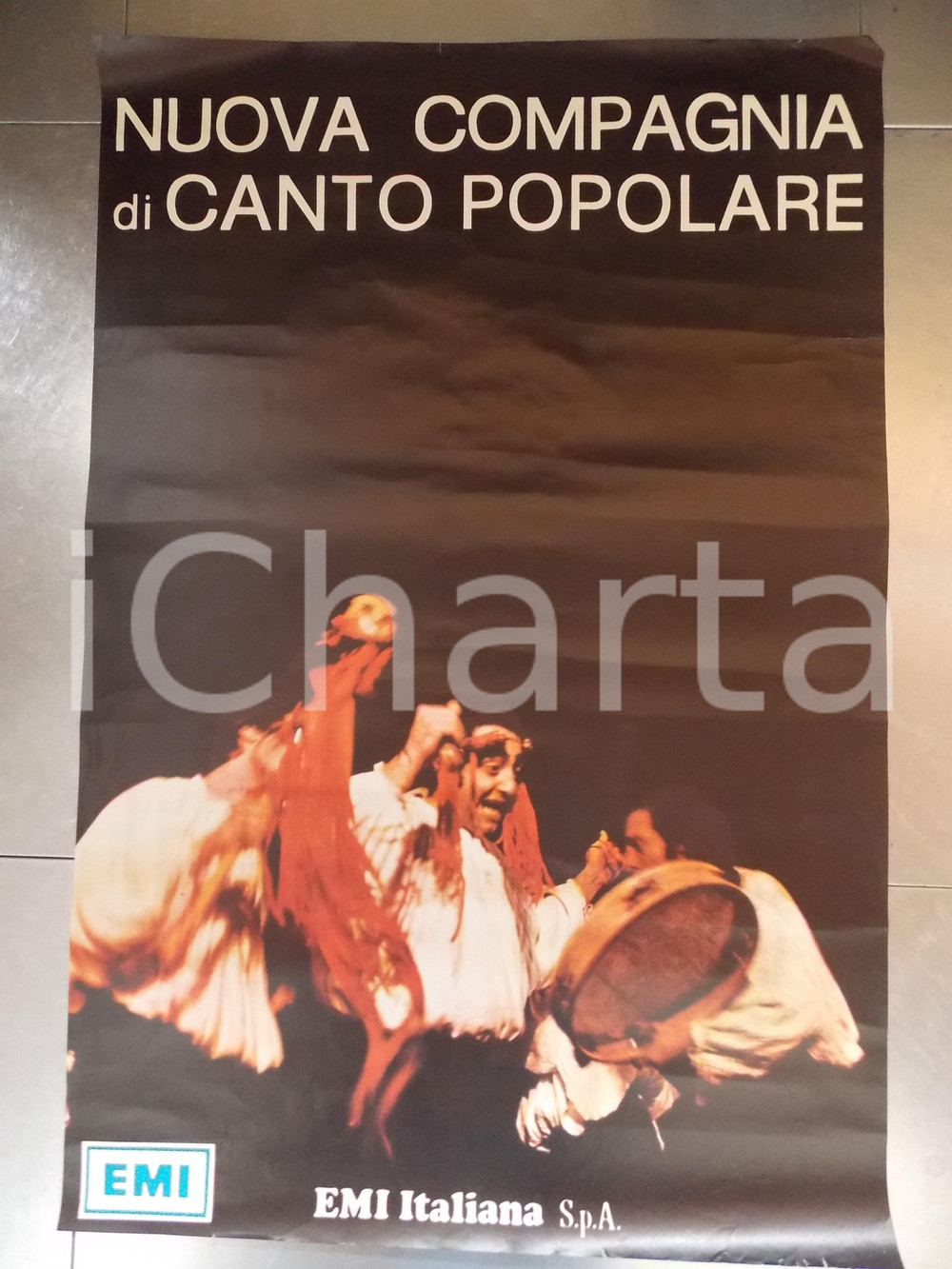 Materiale pubblicitario d’epoca 1980 ca EMI ITALIANA Nuova Compagnia di Canto Popolare Manifesto cm 100 x 70 1