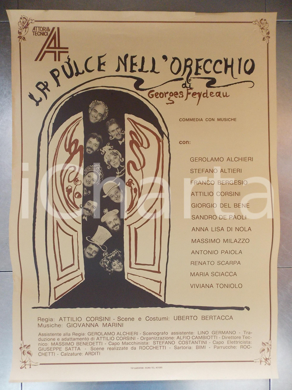 Materiale pubblicitario d’epoca 1982 ROMA TEATRO La pulce nell orecchio regia Attilio CORSINI Manifesto 100 x 70 1