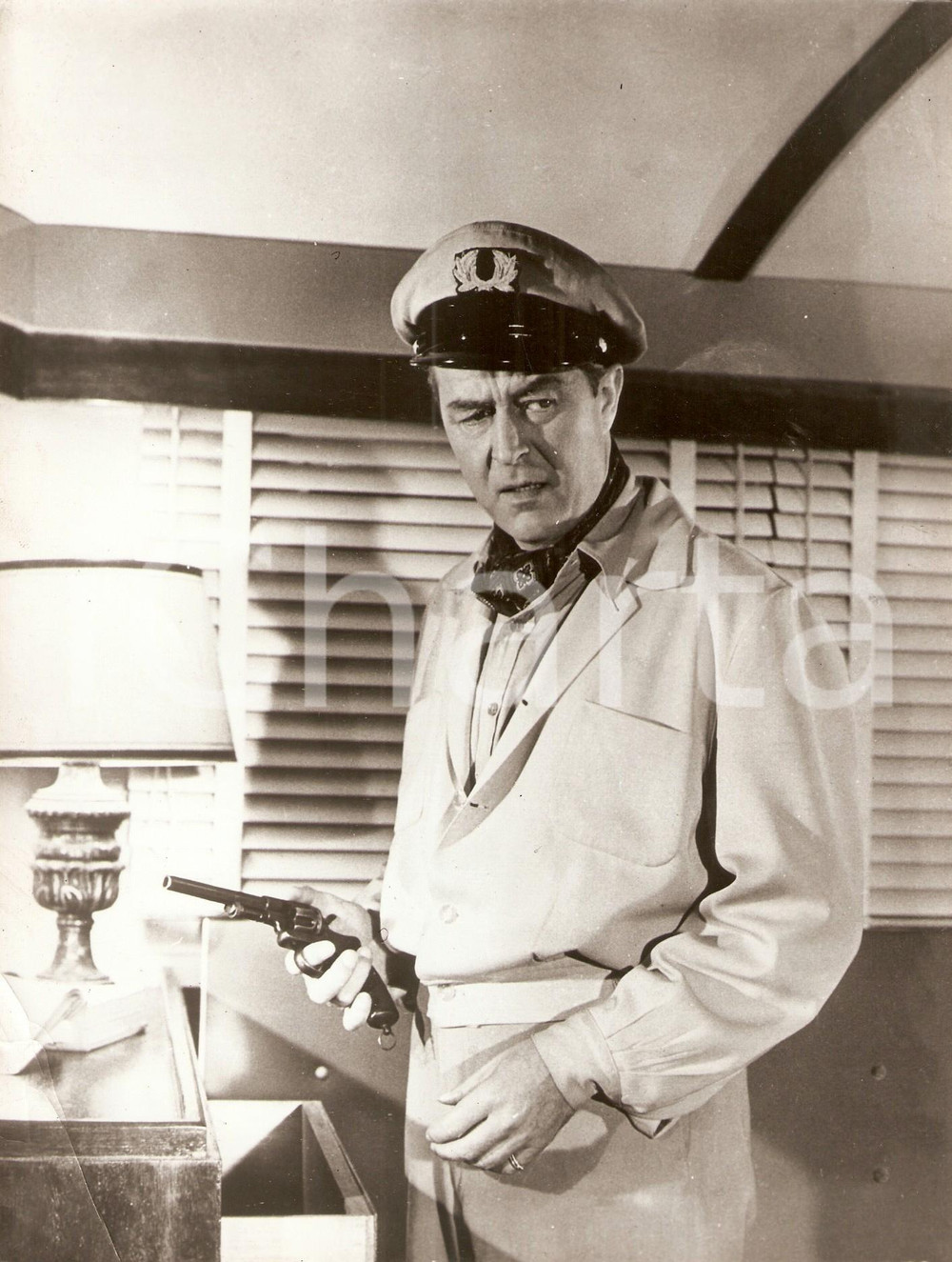 Fotografia d epoca originale 1955 ca CINEMA Actor Ray MILLAND Portrait with gun Fotografia 1