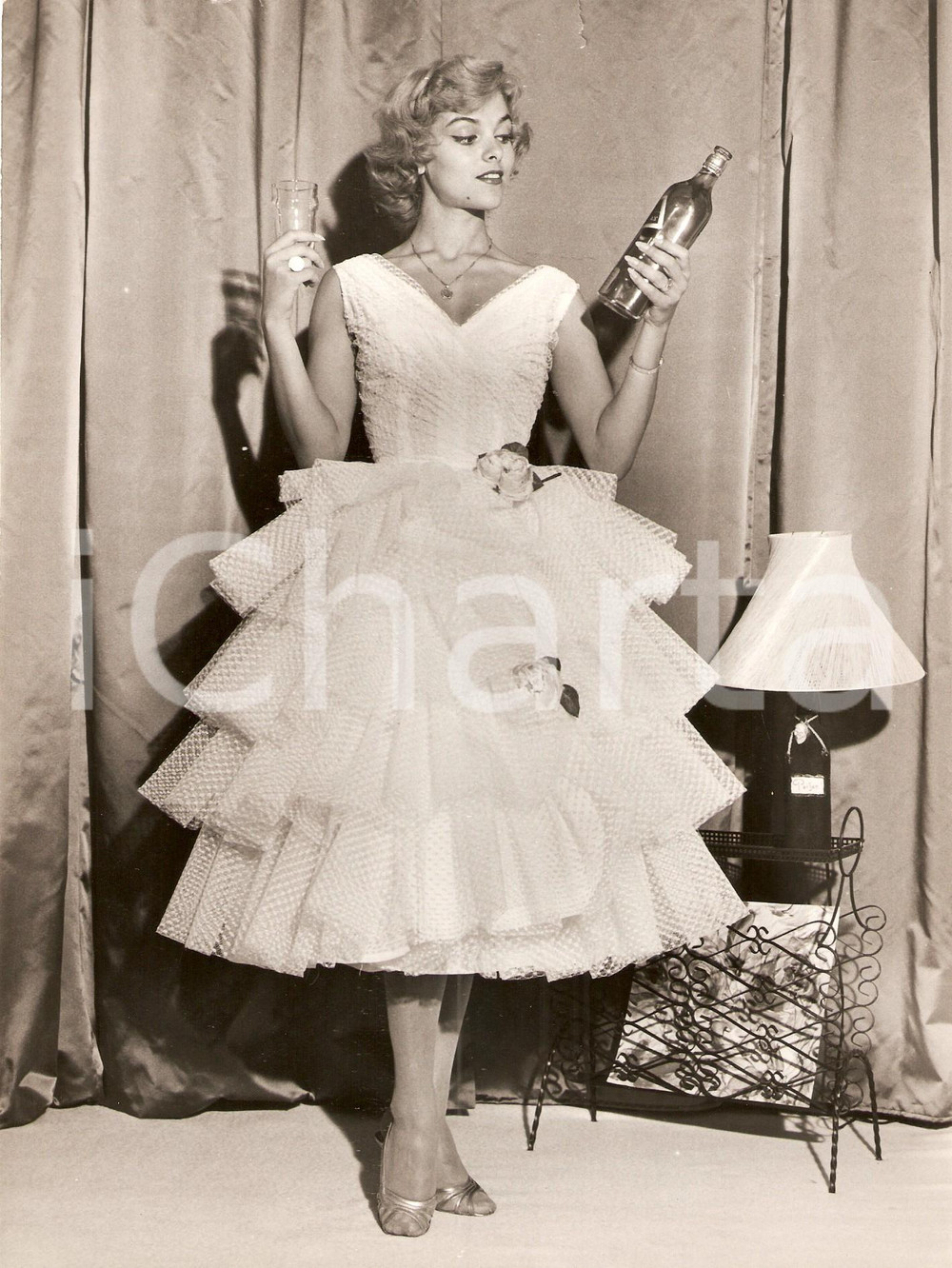 Fotografia d epoca originale 1960 ca MODA Attrice Perrette PRADIER indossa vestito TULLE POINT D ESPRIT Foto 1