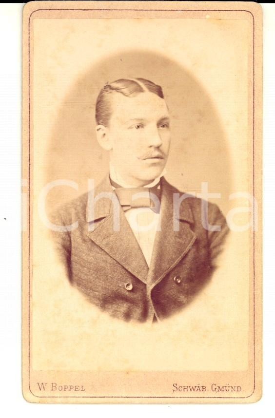Fotografia d epoca originale 1880 ca SCHWABISCH GMUND Ritratto maschile con giacca rigata Foto BOPPEL CDV 1