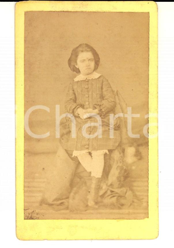 Fotografia d epoca originale 1870 ca PARIS F Bambina con abito a quadretti Fotografia BERTIER CDV 1