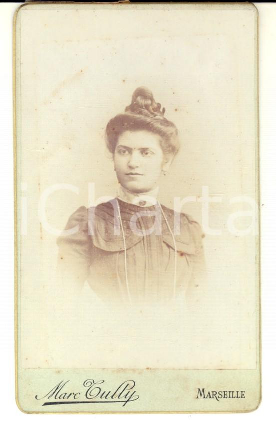 Fotografia d epoca originale 1890 ca MARSEILLE F Donna con acconciatura raccolta Foto Marc TULLY CDV 1