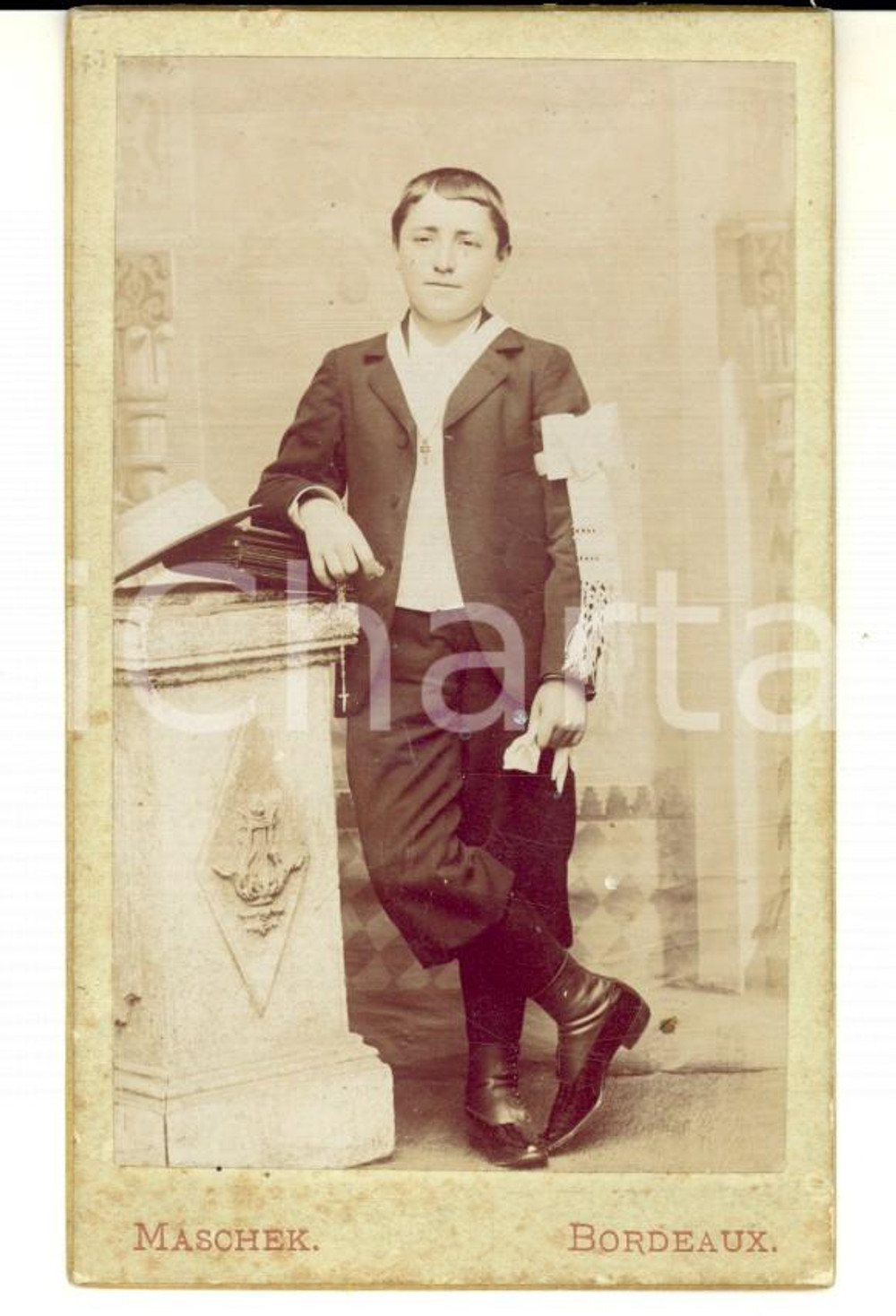 Fotografia d epoca originale 1900 ca BORDEAUX F Bambino nel giorno della Prima Comunione Foto MASCHEK CDV 1