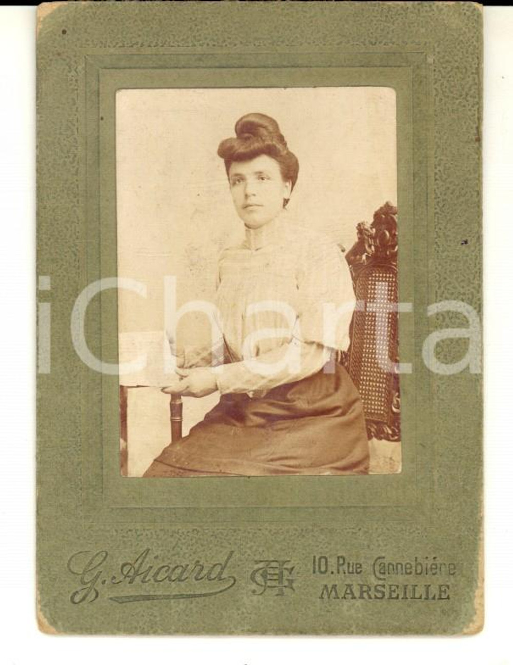 1890 ca MARSEILLE (F) Ritratto di giovane donna con un libro*Foto Gustave AICARD