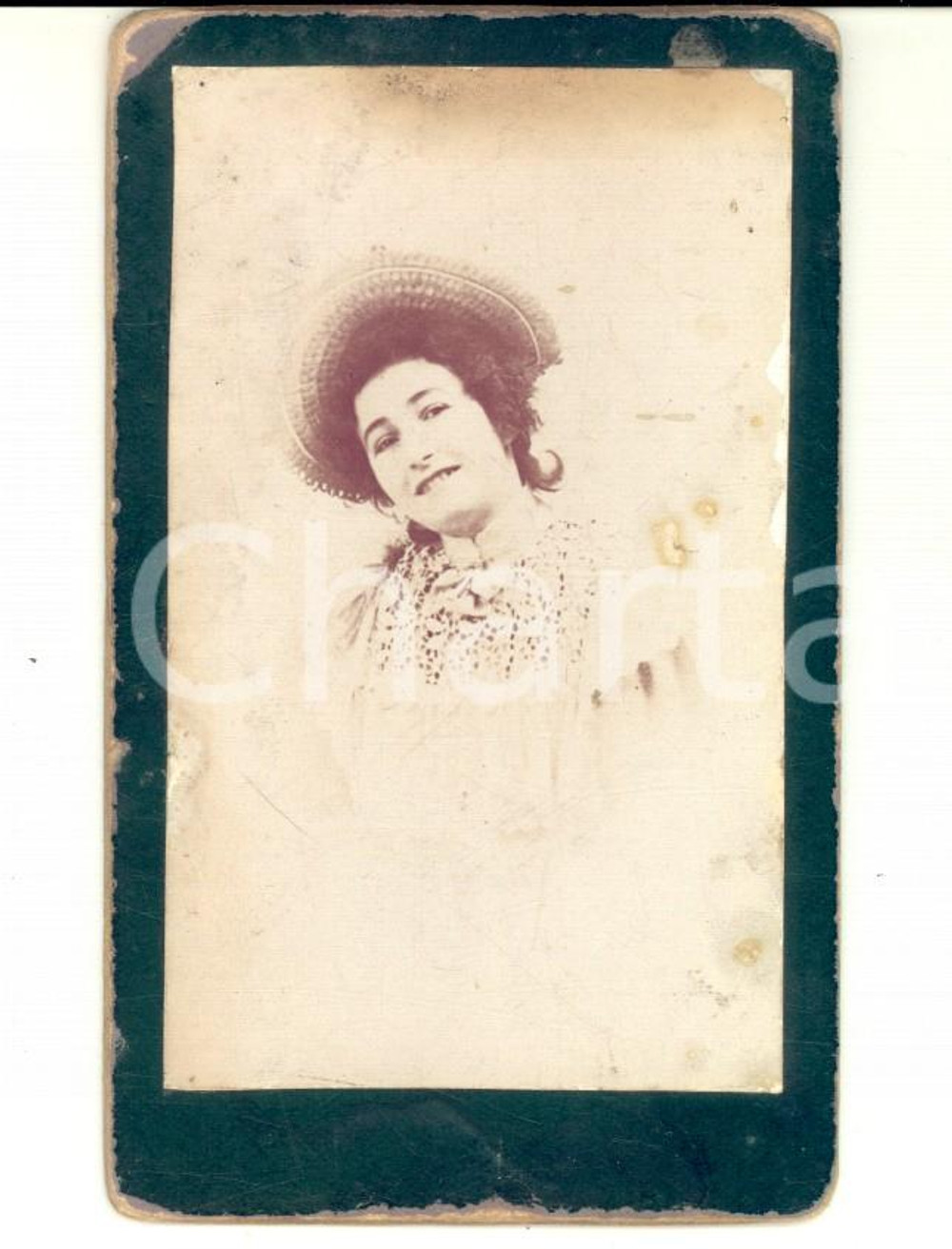 Fotografia d epoca originale 1890 ca AREA FRANCESE Donna con cappello e camicia in pizzo Foto VINTAGE CDV 1