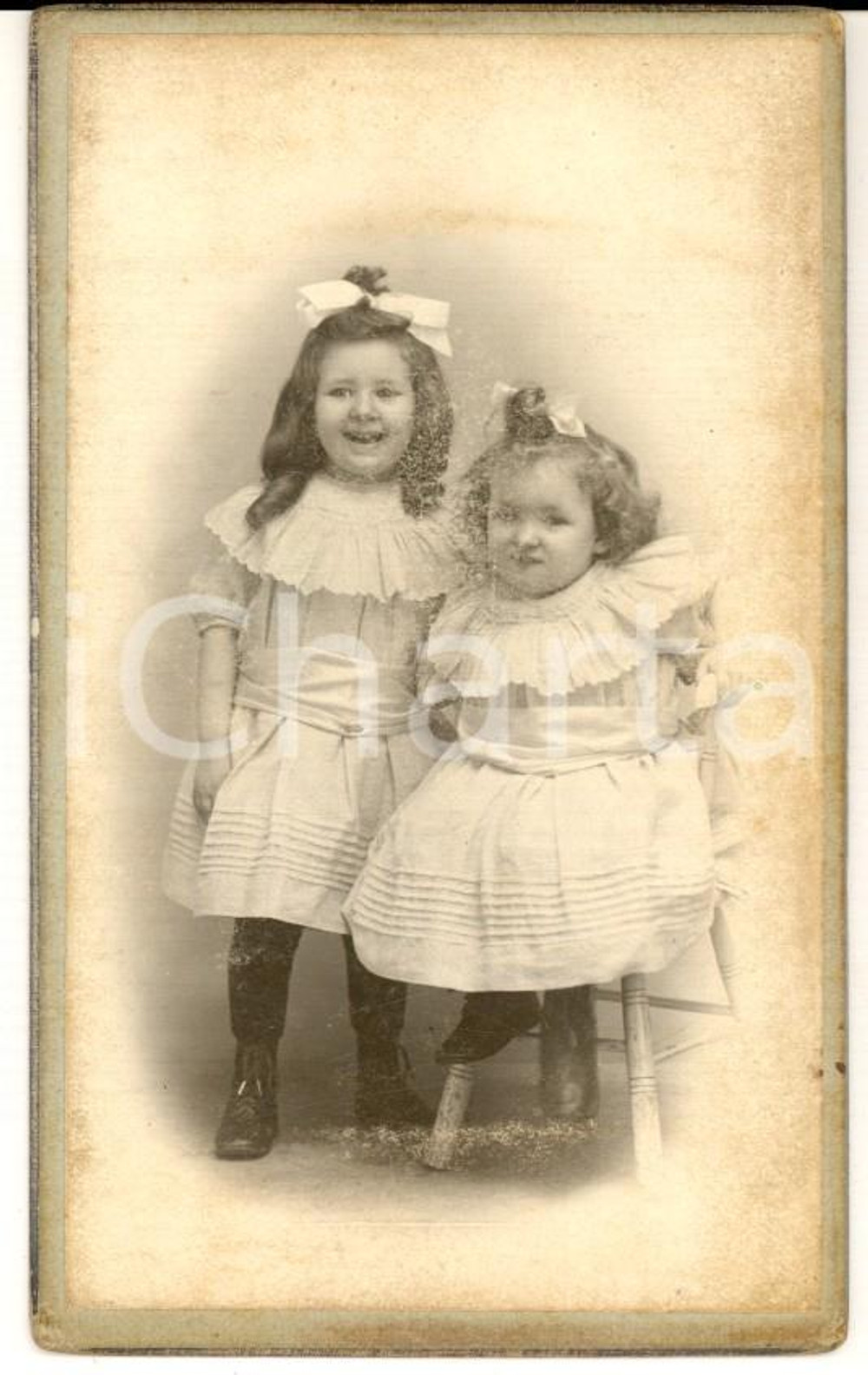 1900 ca MARSEILLE Coppia di sorelline in abito bianco *Gustave OUVIERE CDV