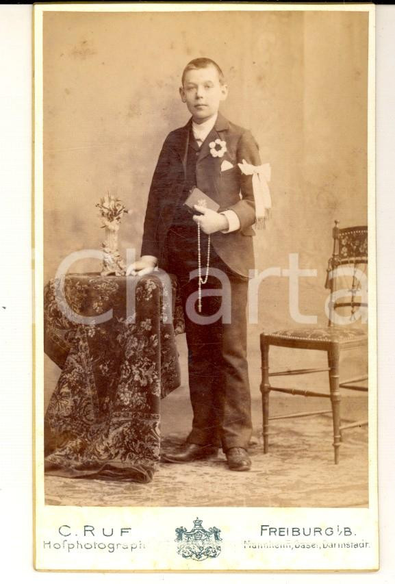 Fotografia d epoca originale 1899 FREIBURG D Bambino nel giorno della Prima Comunione Foto C. RUF CDV 1