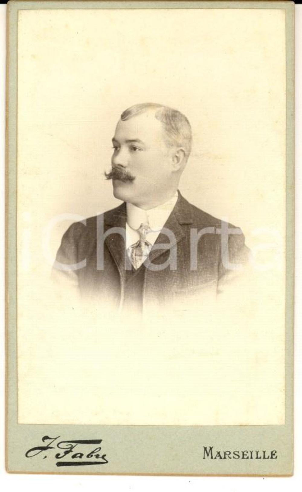 Fotografia d epoca originale 1890 ca MARSEILLE F Ritratto maschile con giacca a quadrettini Foto FABRE CDV 1
