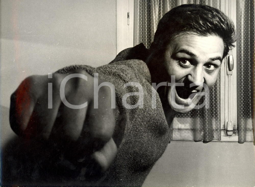 Fotografia d epoca originale 1959 LE VALSE DU GORILLE Roger HANIN tira un pugno Foto di scena 1