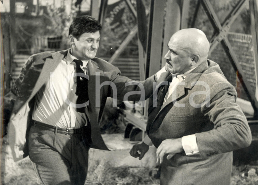 Fotografia d epoca originale 1959 LE VALSE DU GORILLE Roger HANIN Scena di lotta Foto di scena 1