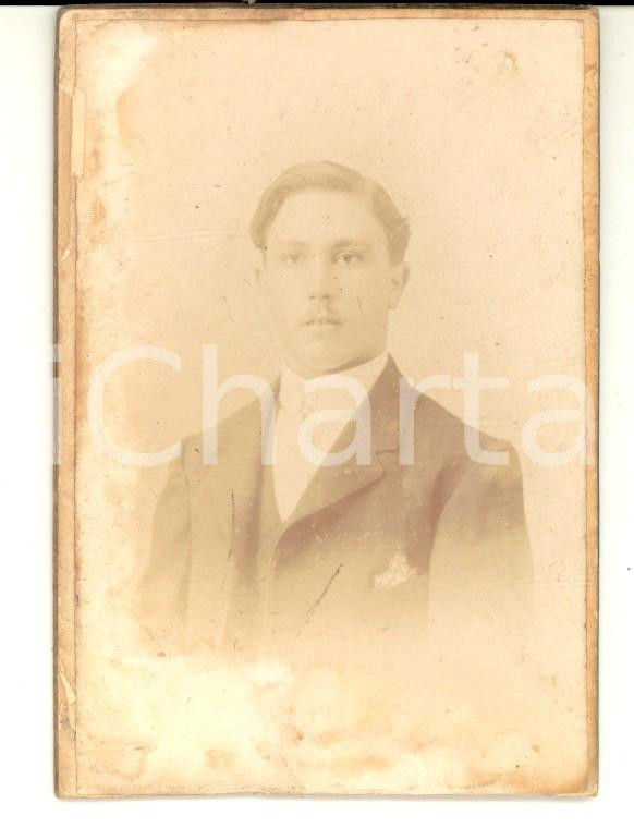 Fotografia d epoca originale 1900 ca ORAN ALGERIE Ritratto di giovane uomo Foto Paul CRAVEYA DANNEGGIATA 1