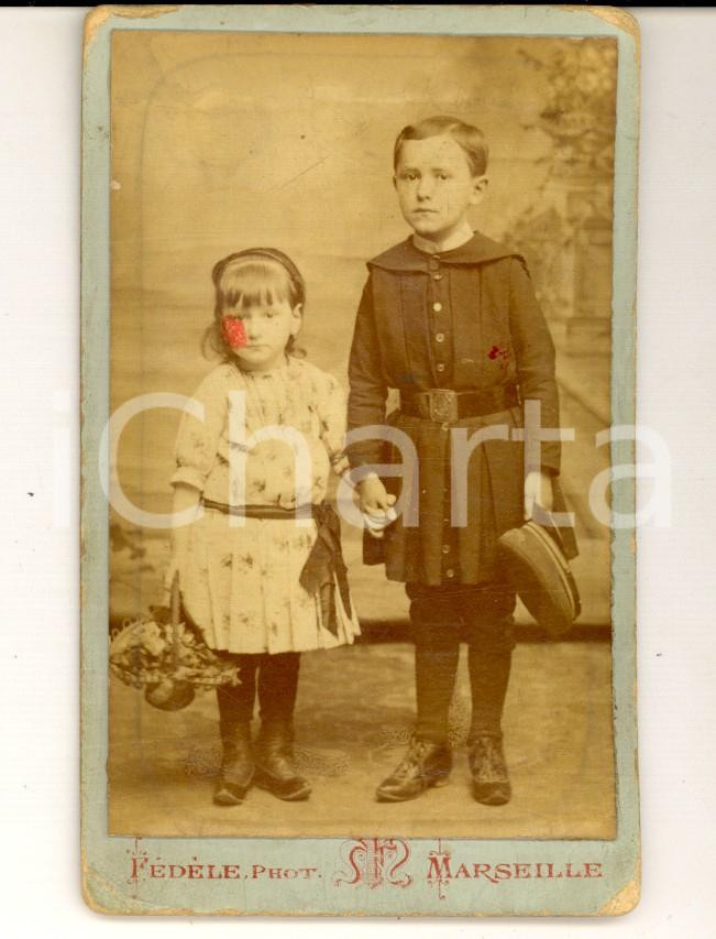 Fotografia d epoca originale 1890 ca MARSEILLE F Coppia di fratelli con cestino fiorito Foto FEDELE CDV 1