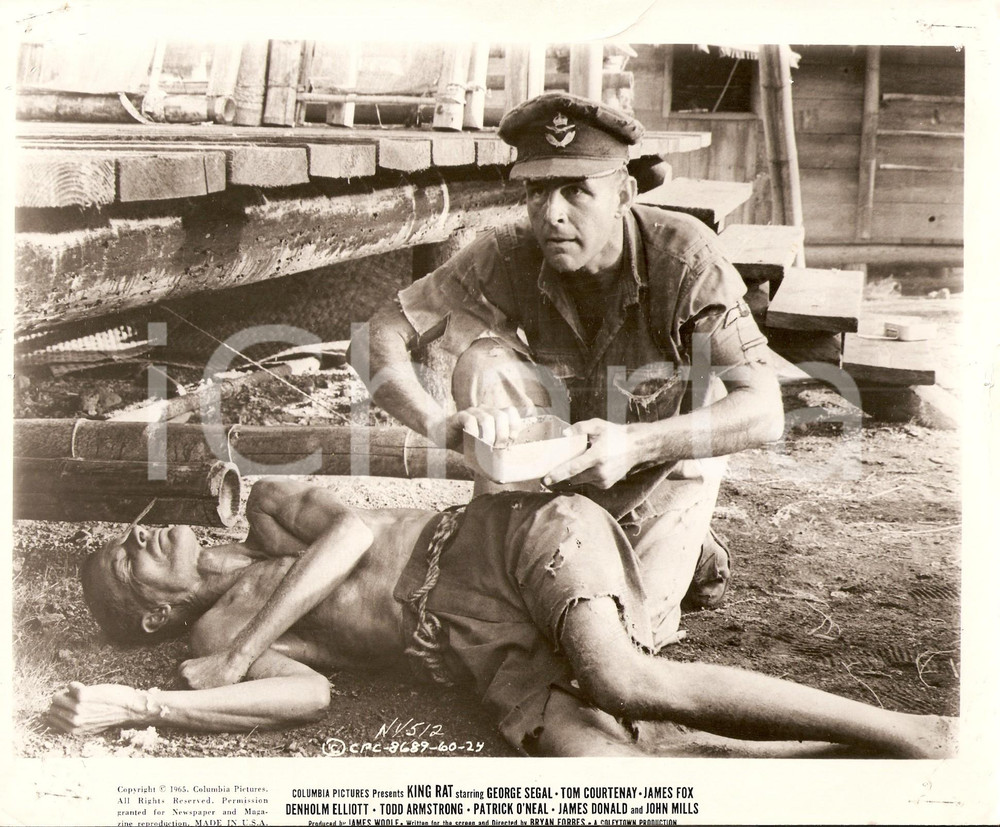 Fotografia d epoca originale 1965 KING RAT Prigioniero ruba il rancio Foto di scena Film di Bryan FORBES 1