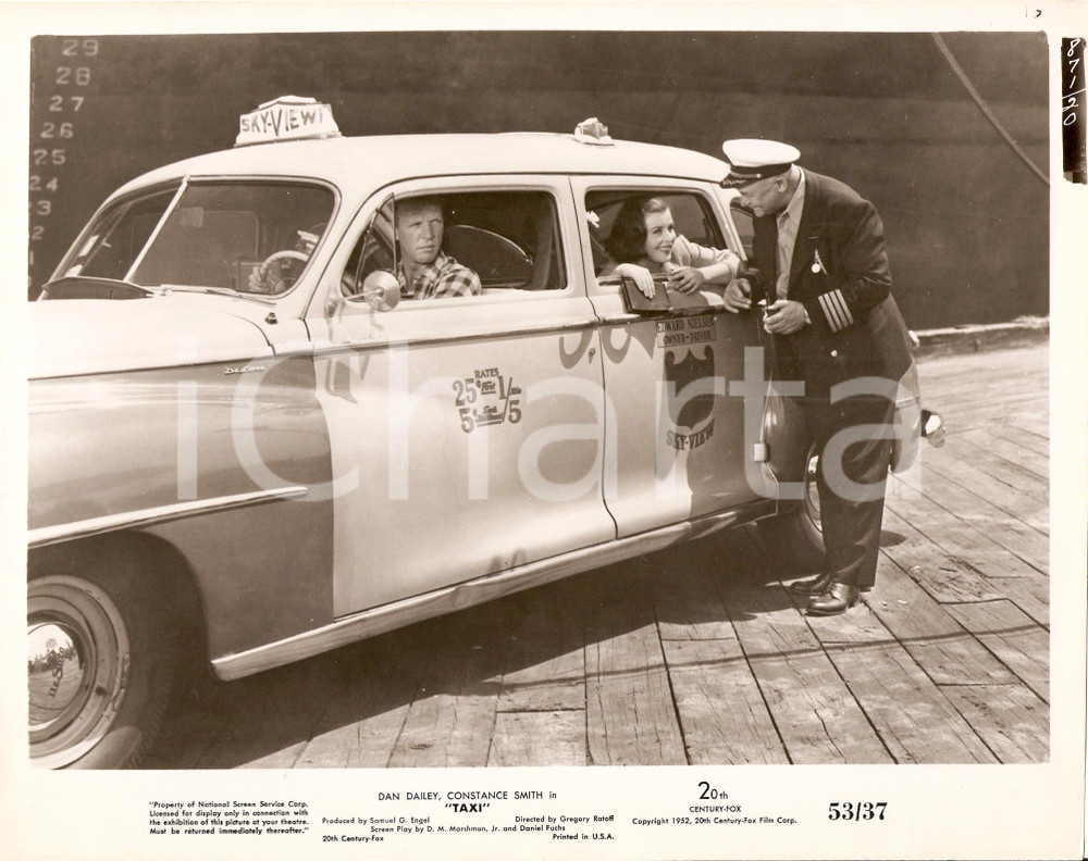 Fotografia d epoca originale 1953 TAXI Dan DAILEY Constance SMITH  SKYVIEW Taxi Service  Foto di scena 1