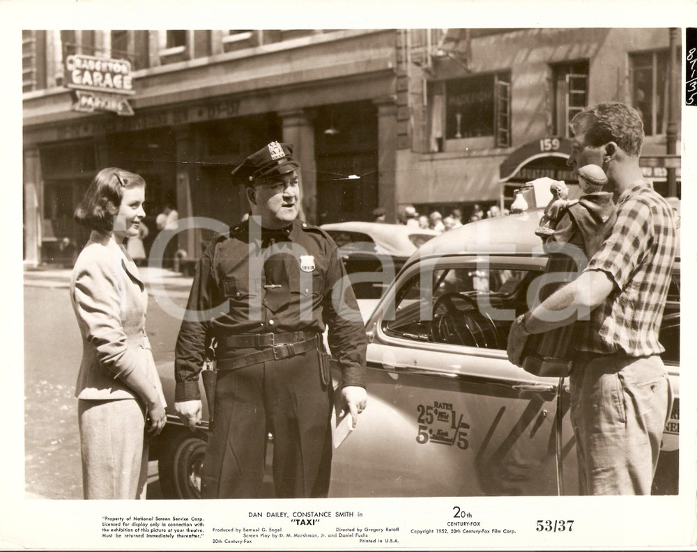 Fotografia d epoca originale 1953 TAXI Dan DAILEY and Constance SMITH stopped by a cop Foto DANNEGGIATA 1