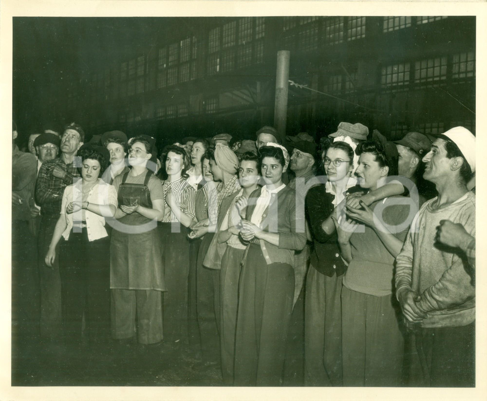 Fotografia d epoca originale 1945 PITTSBURGH USA ? Operaie all esterno di uno stabilimento Fotografia 1