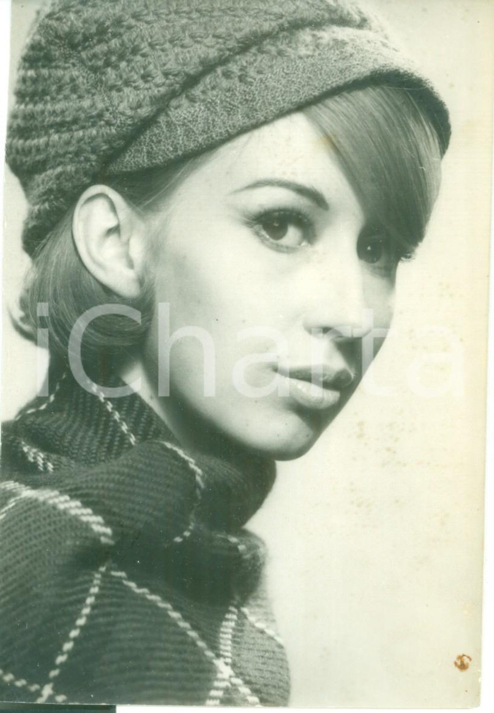 Fotografia d epoca originale 1964 PARIS MODA INVERNALE Modella con berretto e sciarpa Foto 2 1