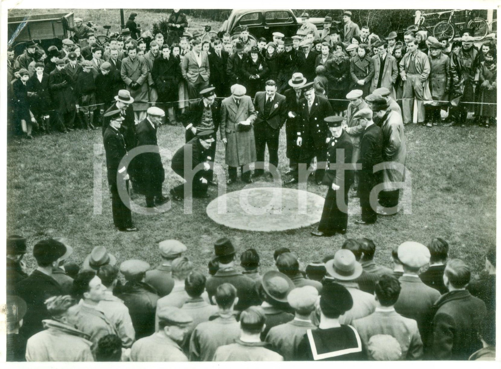 Fotografia d epoca originale 1940 ca TINSLEY GREEN UK L annuale Marbles Championship al Greyhound Inn Foto 1