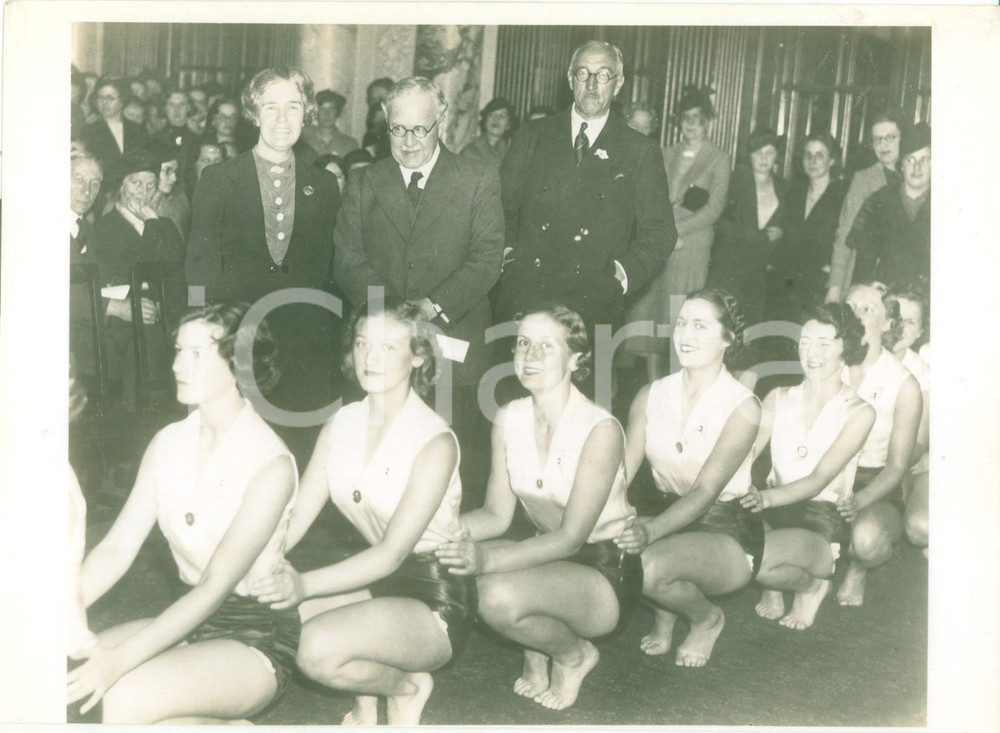 Fotografia d epoca originale 1938 LONDON Kingsley WOOD al saggio della Women s League of Health and Beauty 1