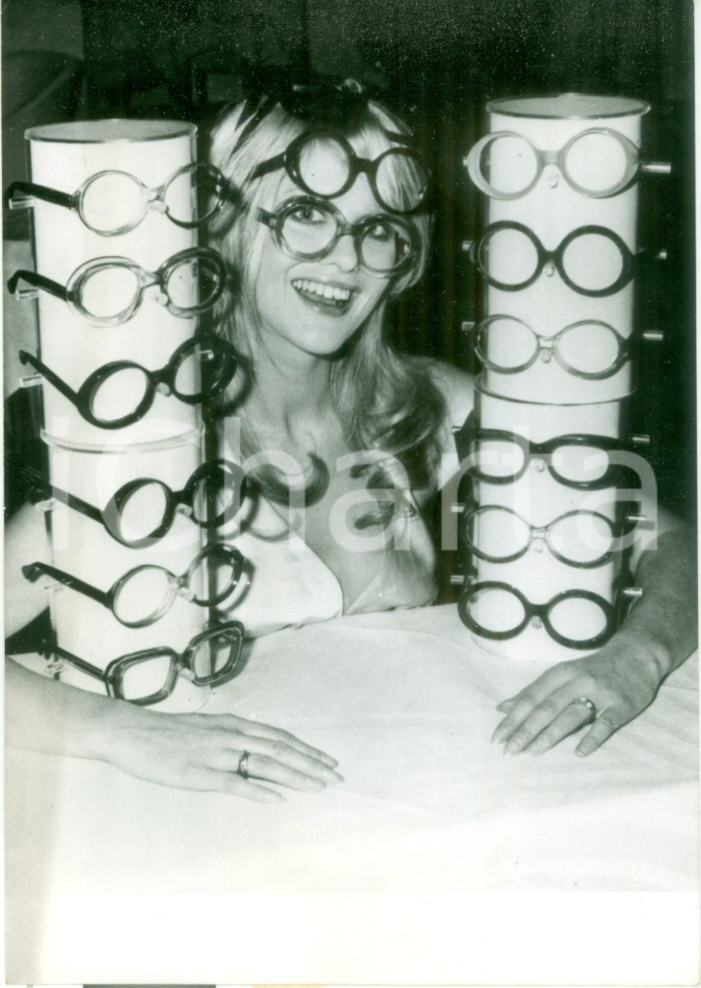 Fotografia d epoca originale 1972 LONDON Modella Priscilla TANNER presenta occhiali di Mary QUANT Fotografia 1