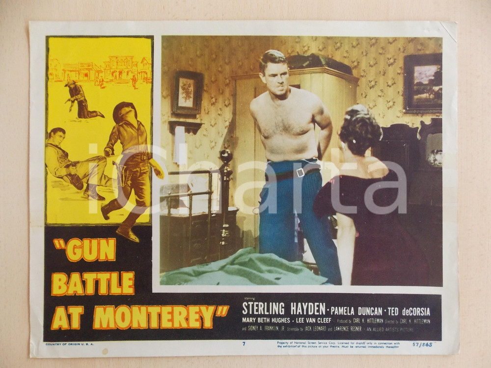 Oggetto da collezione cartaceo 1957 GUN BATTLE AT MONTEREY Sterling HAYDEN a petto nudo Manifestino LOBBY CARD 1