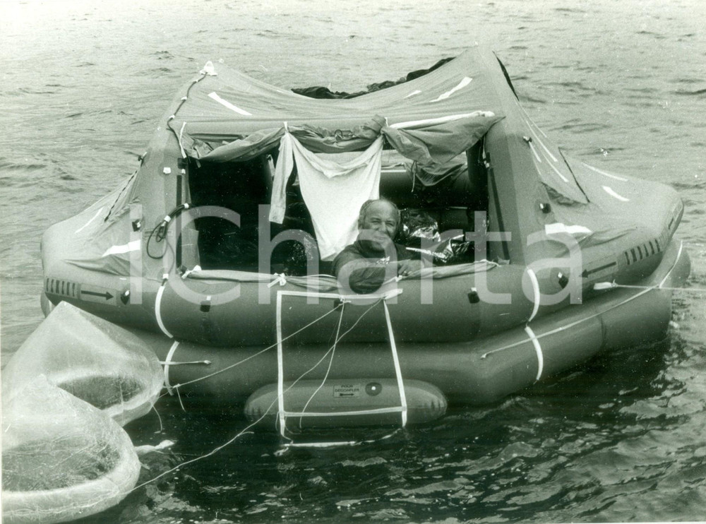 Fotografia d epoca originale 1977 HYERES F Collaudo gommone di sopravvivenza per naufragi Fotografia 1