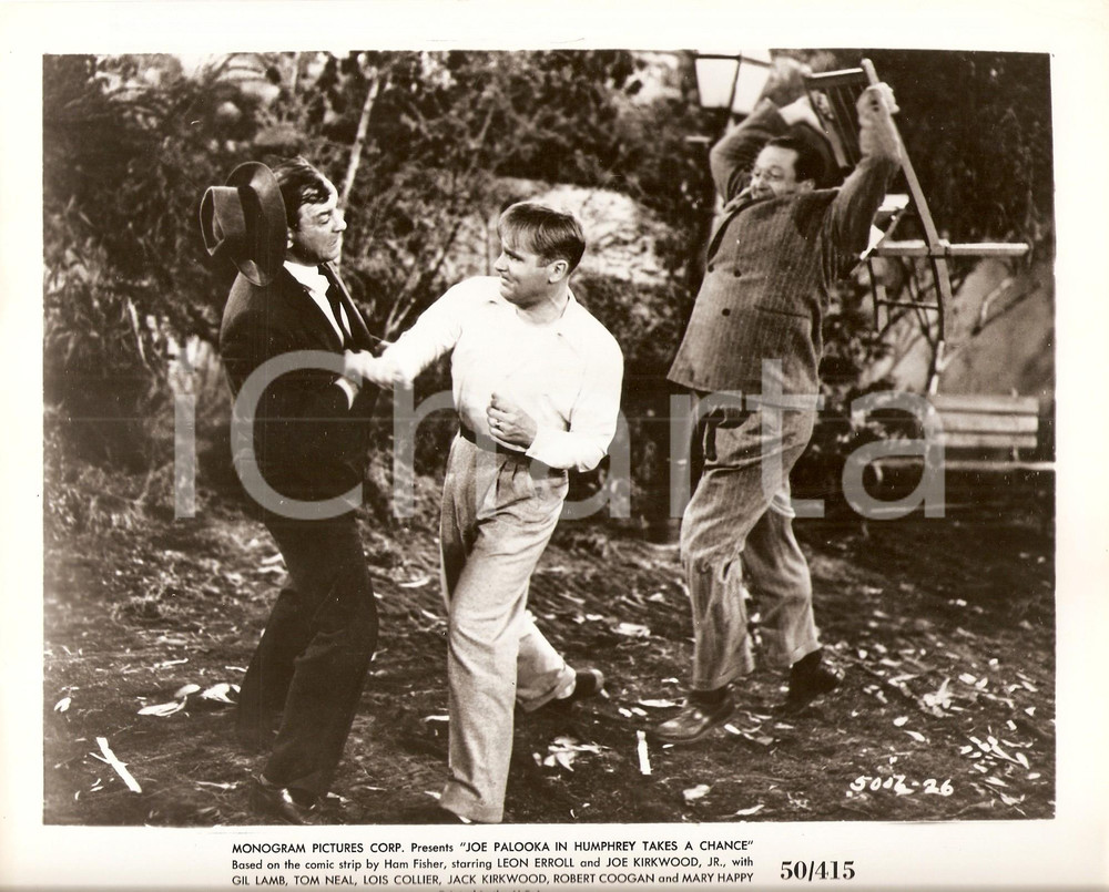 Fotografia d epoca originale 1950 JOE PALOOKA IN HUMPHREY TAKES A CHANCE Rissa nel bosco Foto di scena 1