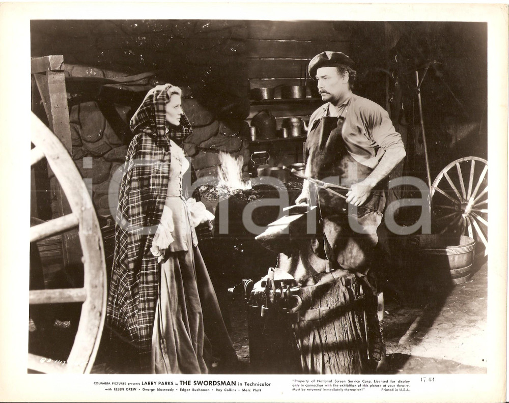 Materiale cinematografico d’epoca 1948 THE SWORDSMAN Ellen DREW incontra il fabbro  Foto di scena 1