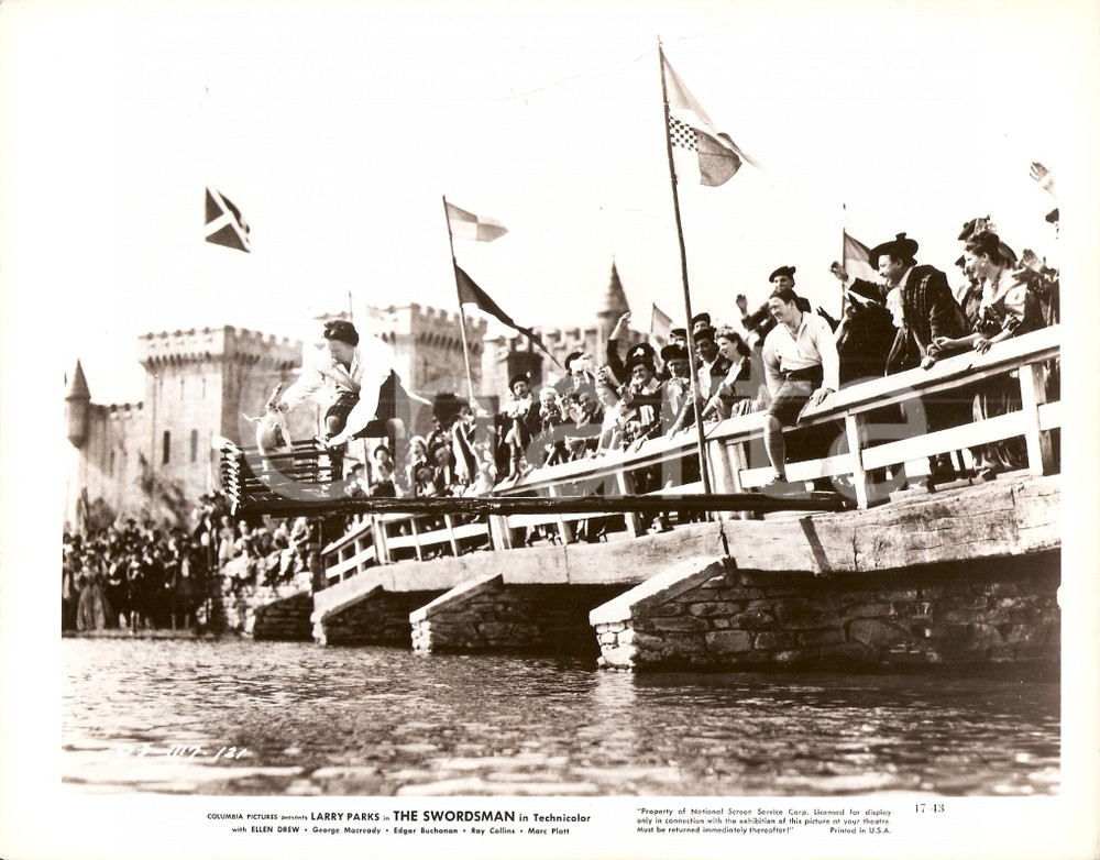 Materiale cinematografico d’epoca 1948 THE SWORDSMAN Larry PARKS cattura capra su ponte sospeso  Foto di scena 1