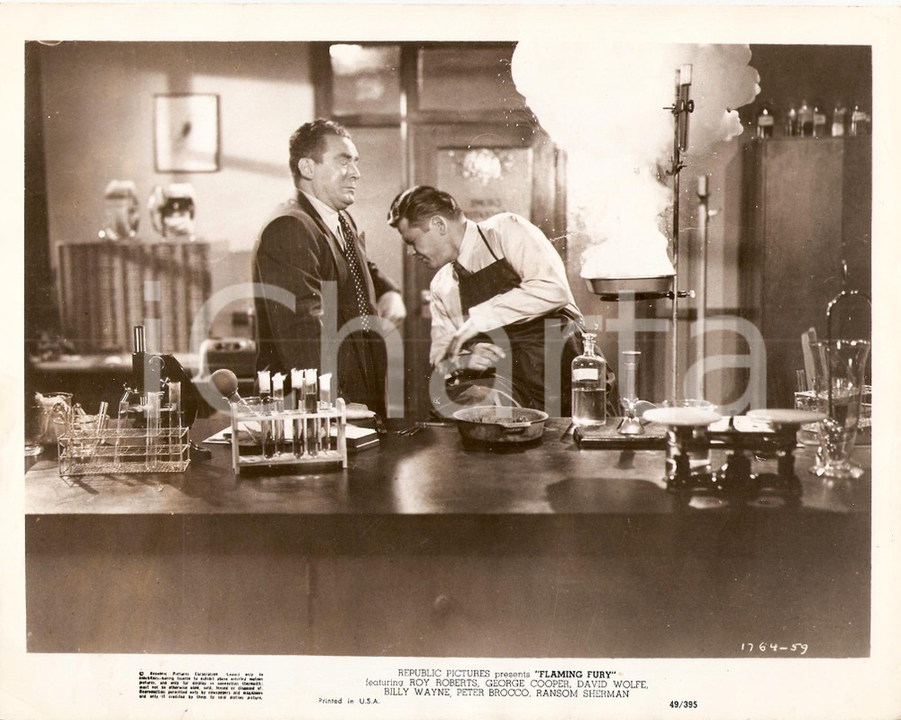 Materiale cinematografico d’epoca 1949 FLAMING FURY Esplosione in laboratorio chimico  Foto di scena 1