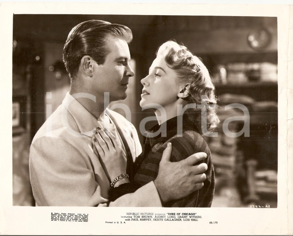 Fotografia d epoca originale 1949 DUKE OF CHICAGO Bacio tra Tom BROWN e Audrey LONG Foto di scena 1