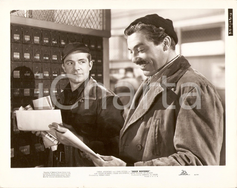 Fotografia d epoca originale 1948 DEEP WATERS Dana ANDREWS e Cesare ROMERO ritirano posta Foto di scena 1