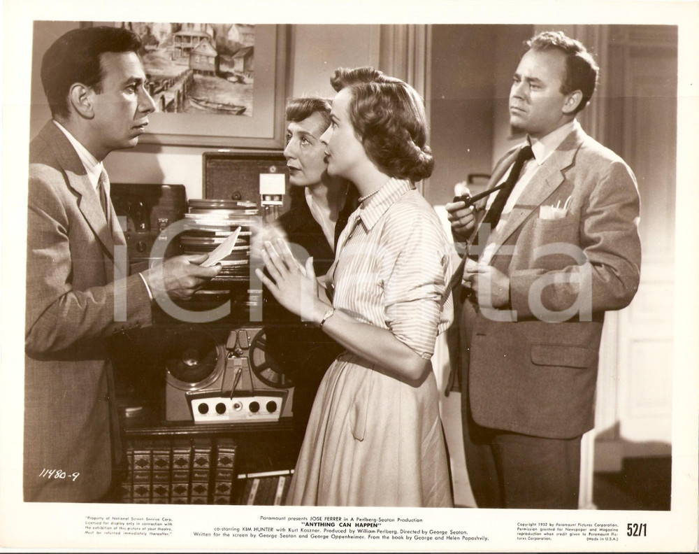Fotografia d epoca originale 1952 ANYTHING CAN HAPPEN JosÃ© FERRER Kim HUNTER ascoltano magnetofono Foto scena 1